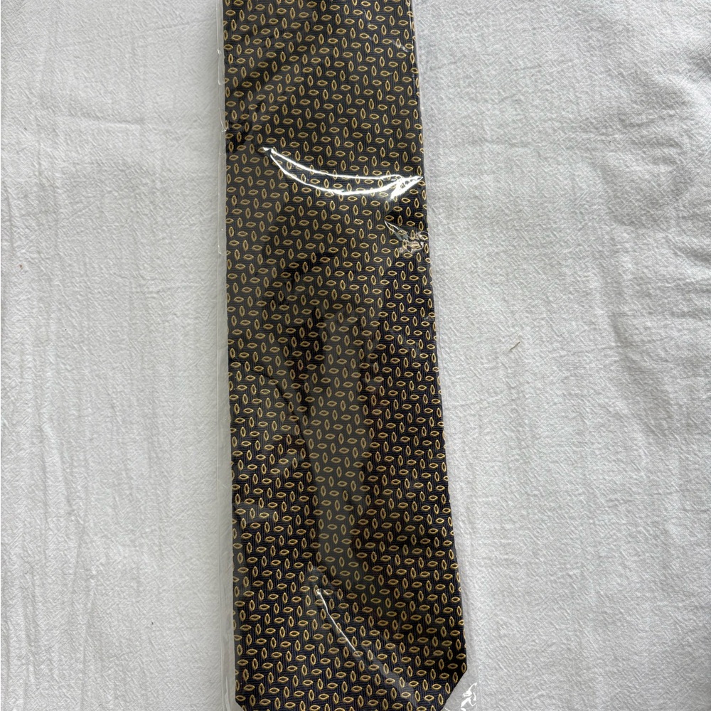 Harvie & Hudson Elegant Black and Gold Paisley Men's Tie